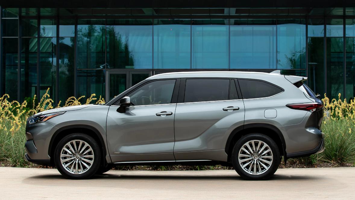 Toyota Highlander 2025 Front View