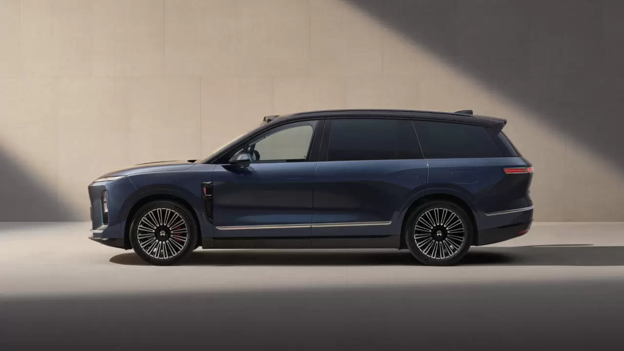 نيو إي إس 8 الجيل الثالث: هل تهيمن أكبر سيارة دفع رباعي كهربائية صينية على أسواق الإمارات؟