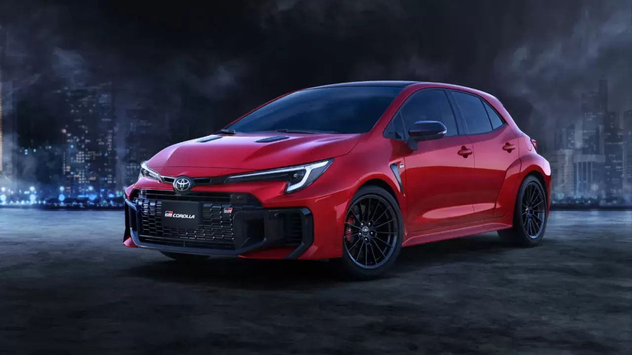 إطلاق تويوتا جي آر ياريس وجي آر كورولا في الإمارات
