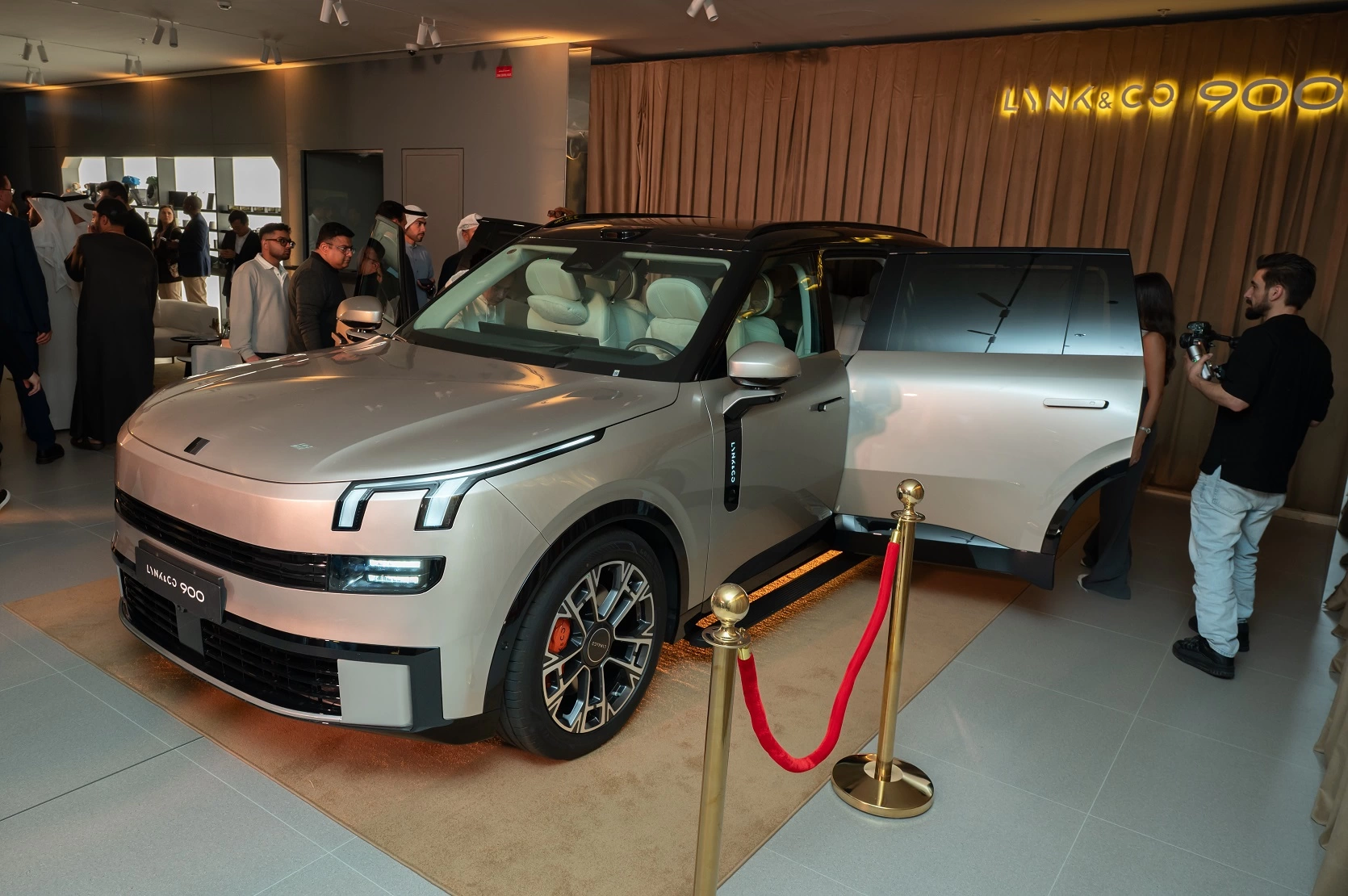 لينك آند كو تطلق صالة عرضها الرئيسية وسيارة لينك آند كو تسعمائة في الإمارات مع جالاداري موتورز