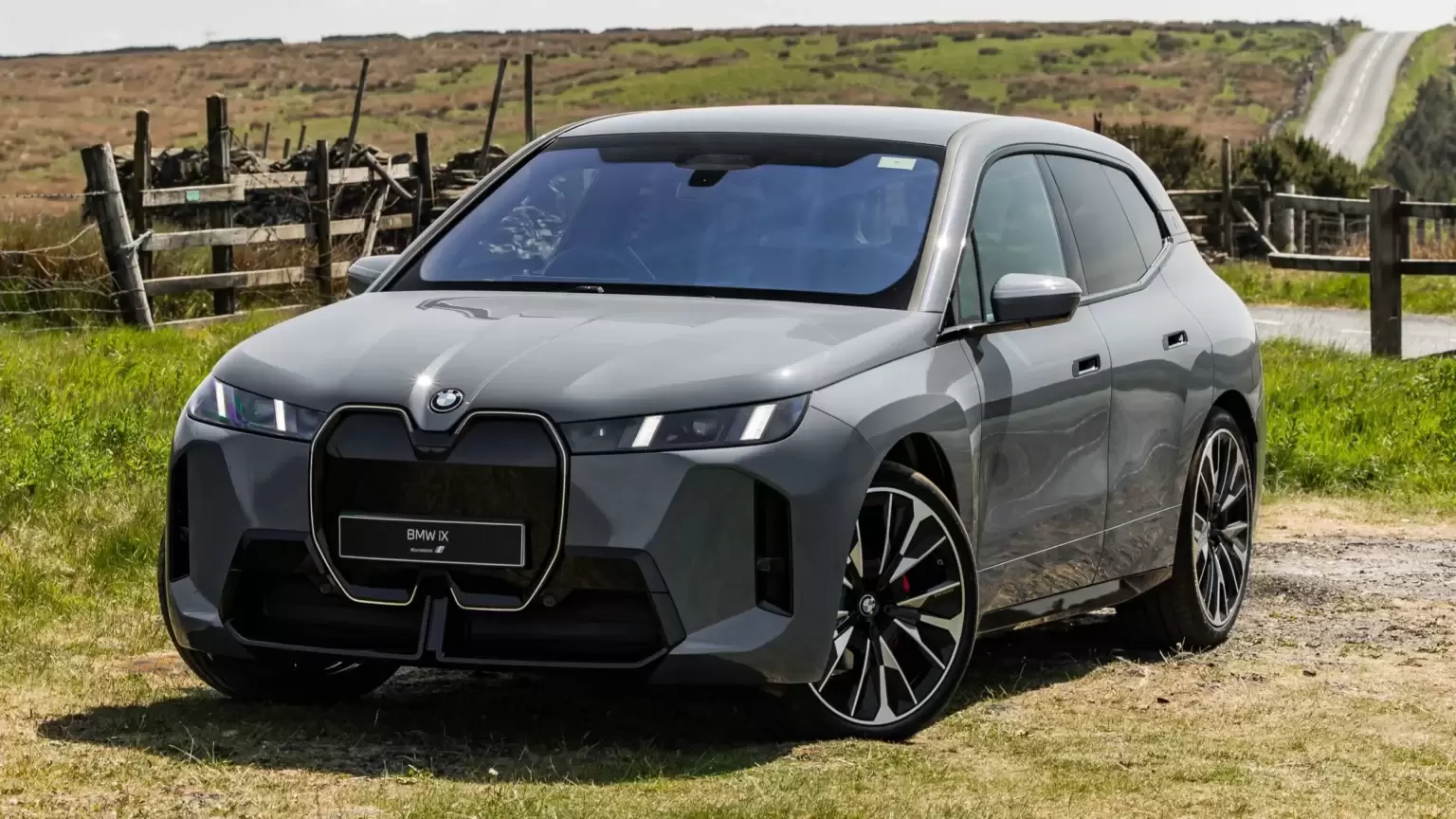 بي إم دبليو آي إكس الإمارات