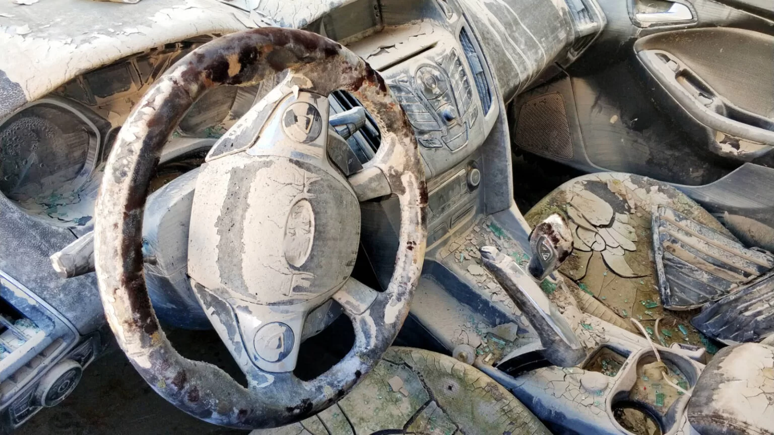 تأمين السيارات المتضررة من الفيضانات في الإمارات