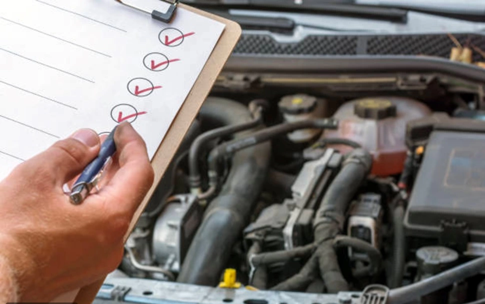 دليل قوانين صيانة المركبات في الإمارات 2025