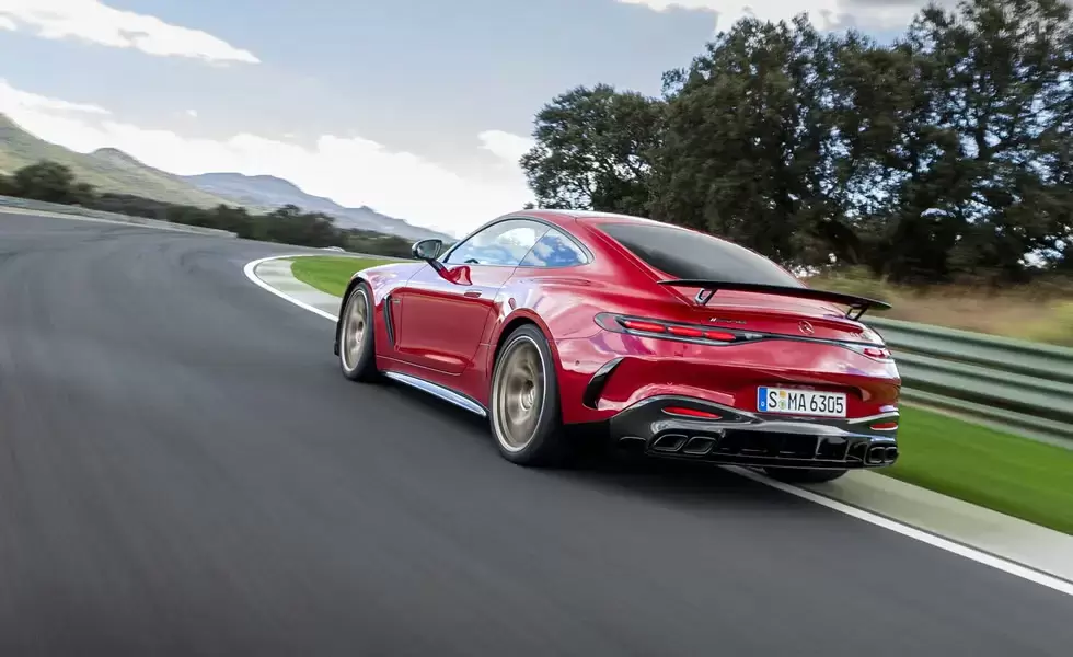2025 Mercedes-AMG GT63 Pro