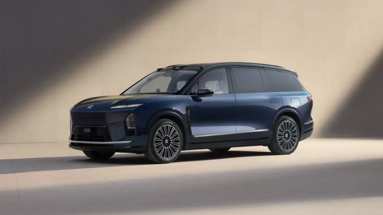 نيو إي إس 8 الجيل الثالث: هل تهيمن أكبر سيارة دفع رباعي كهربائية صينية على أسواق الإمارات؟
