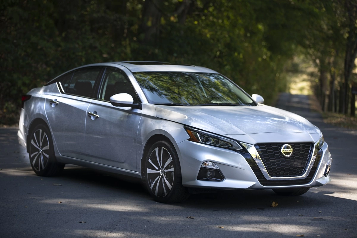 2020 nissan altima in uae