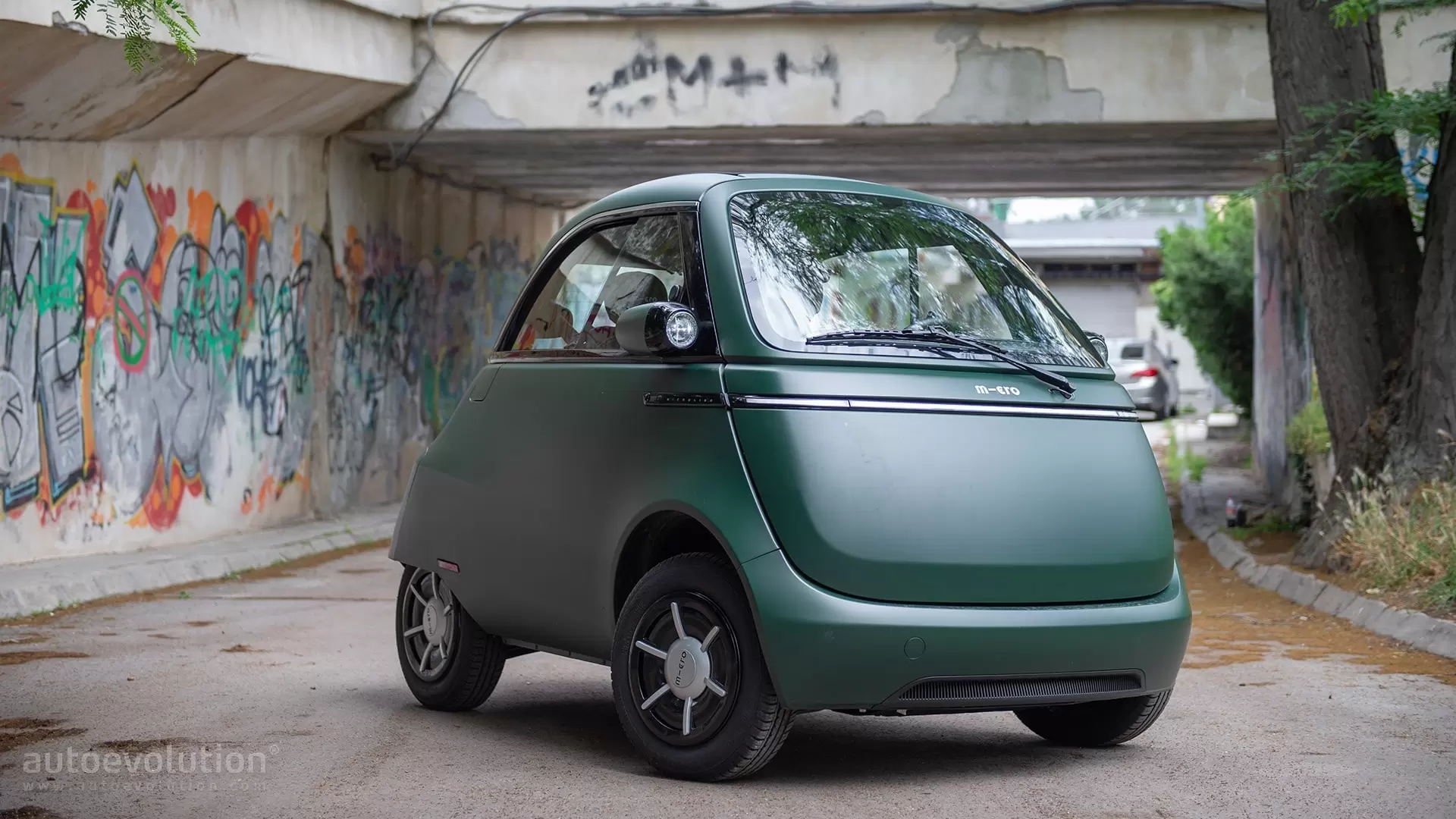 انطلاق سيارة أستراوكس إيه إل الصغيرة في دبي