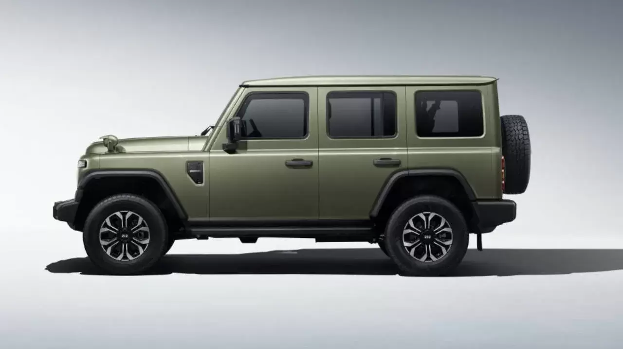 212 T01 SUV in the UAE