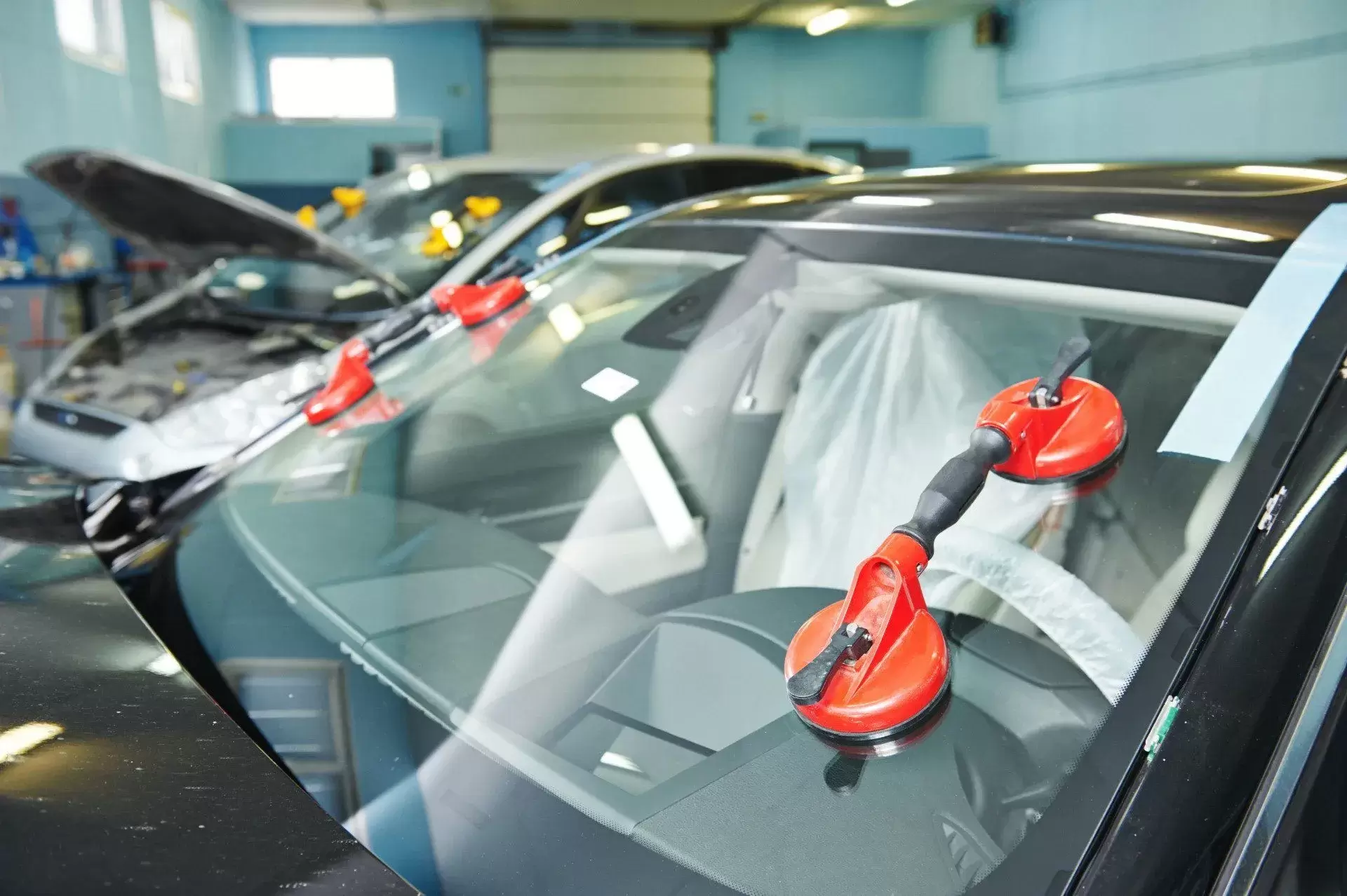 windshield crack repair vs replacement uae