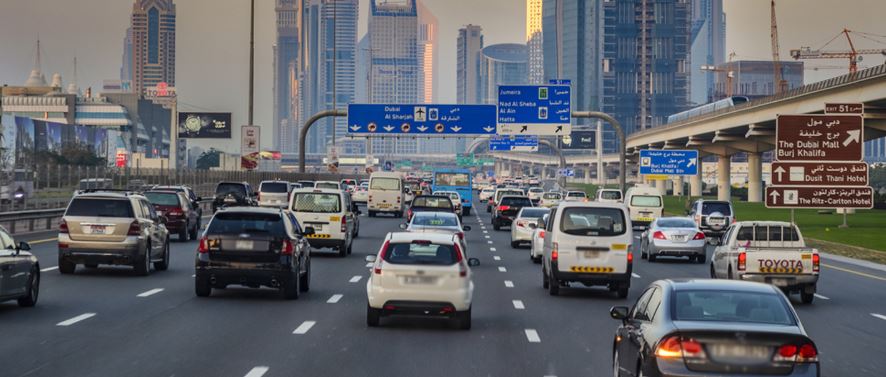 قوانين السرعة في دول مجلس التعاون الخليجي 2025