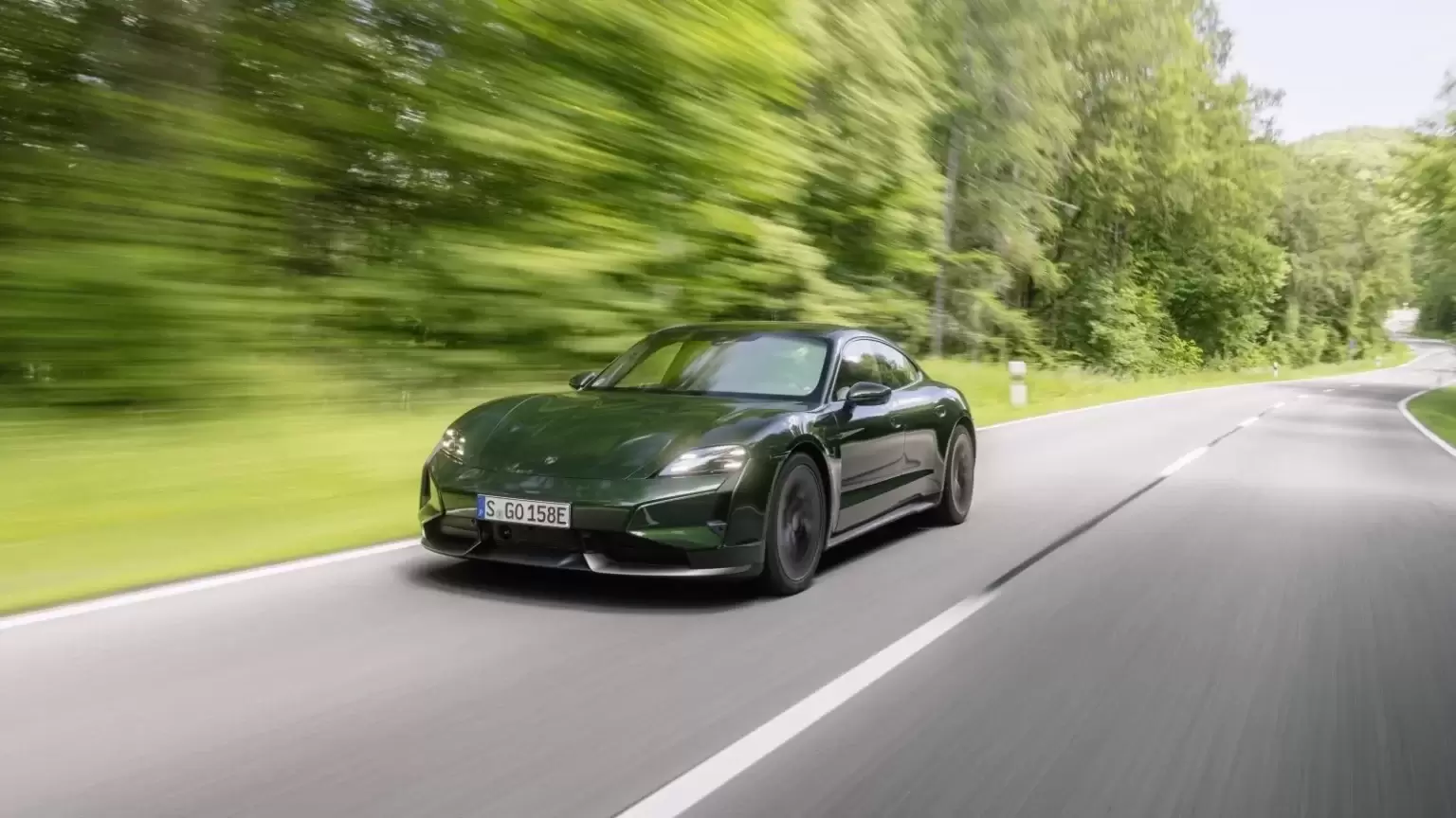 porsche taycan uae