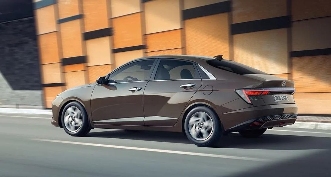 hyundai accent uae