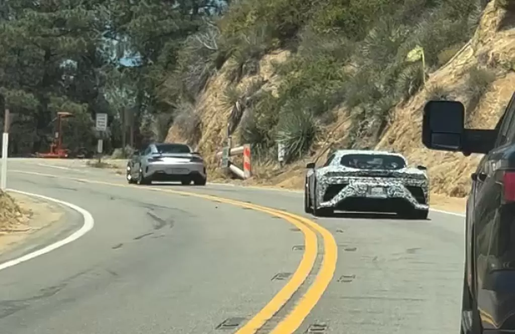 لكزس LFR ومرسيدس AMG GT