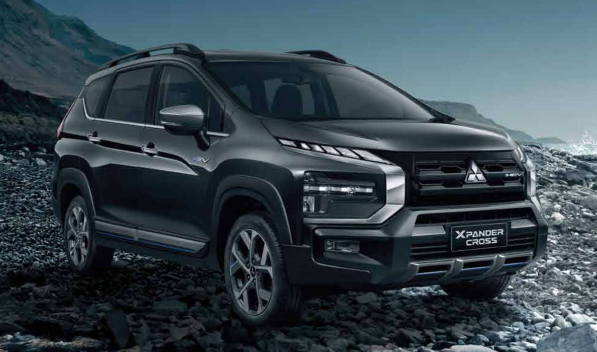 2025 Mitsubishi Xpander side view
