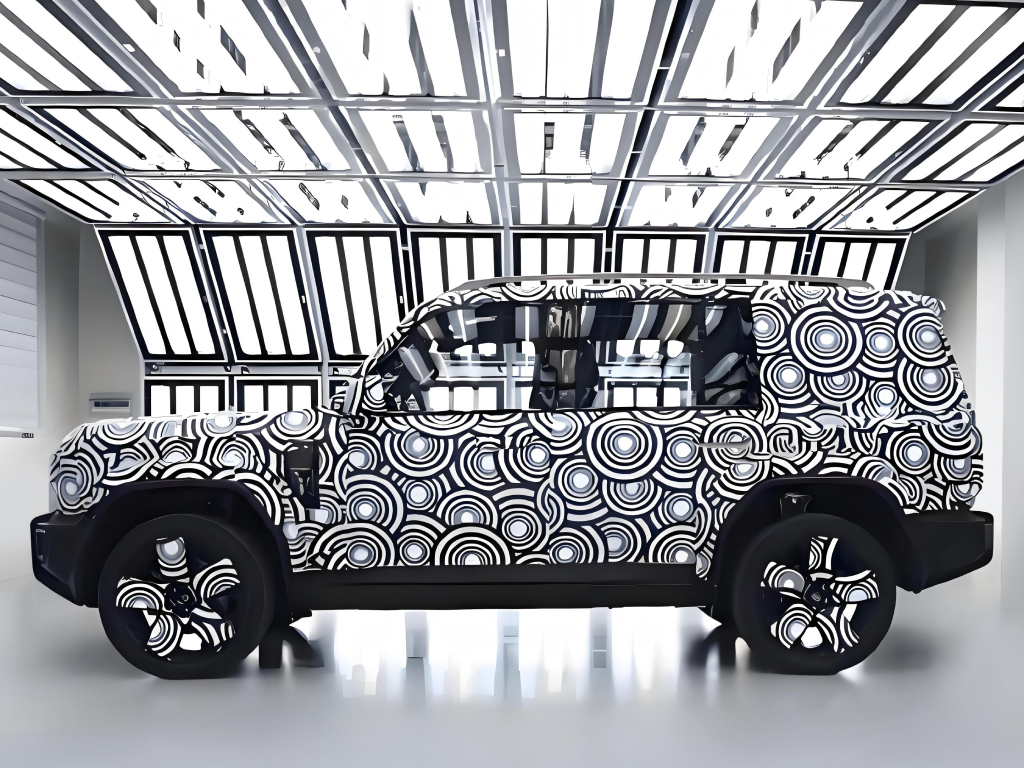 iCAUR في الإمارات مع سيارة V27 الكهربائية