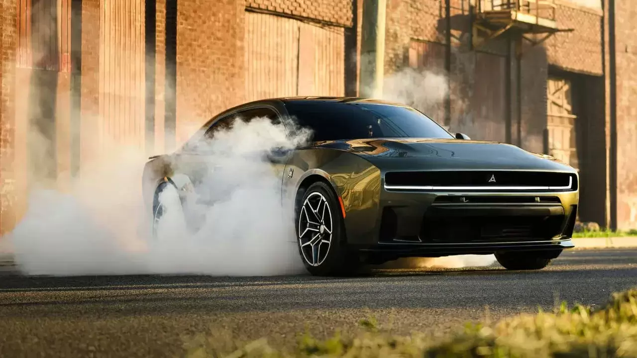 dodge v8 return stellantis us 10b uae