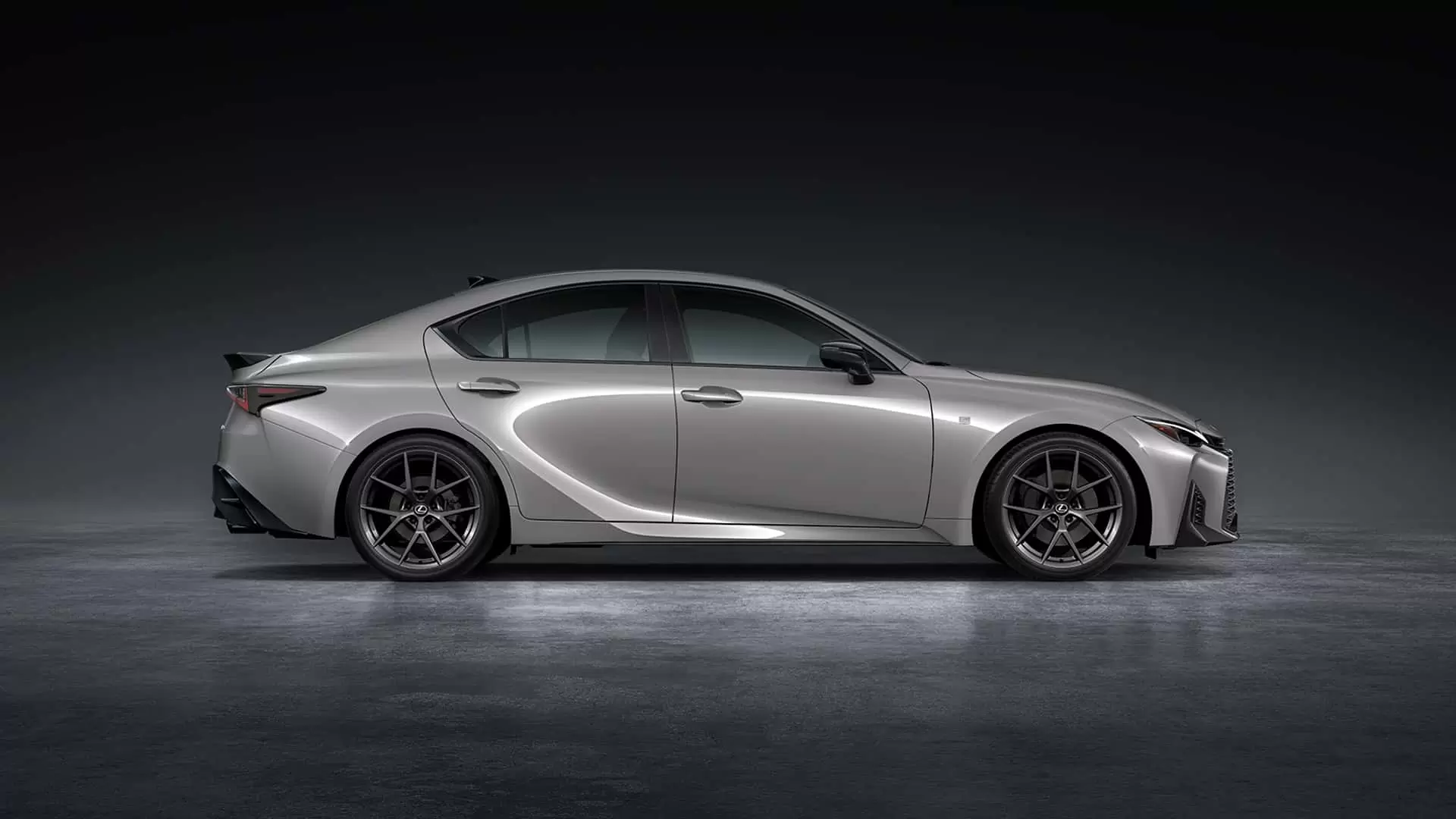 لكزس آي إس 2026