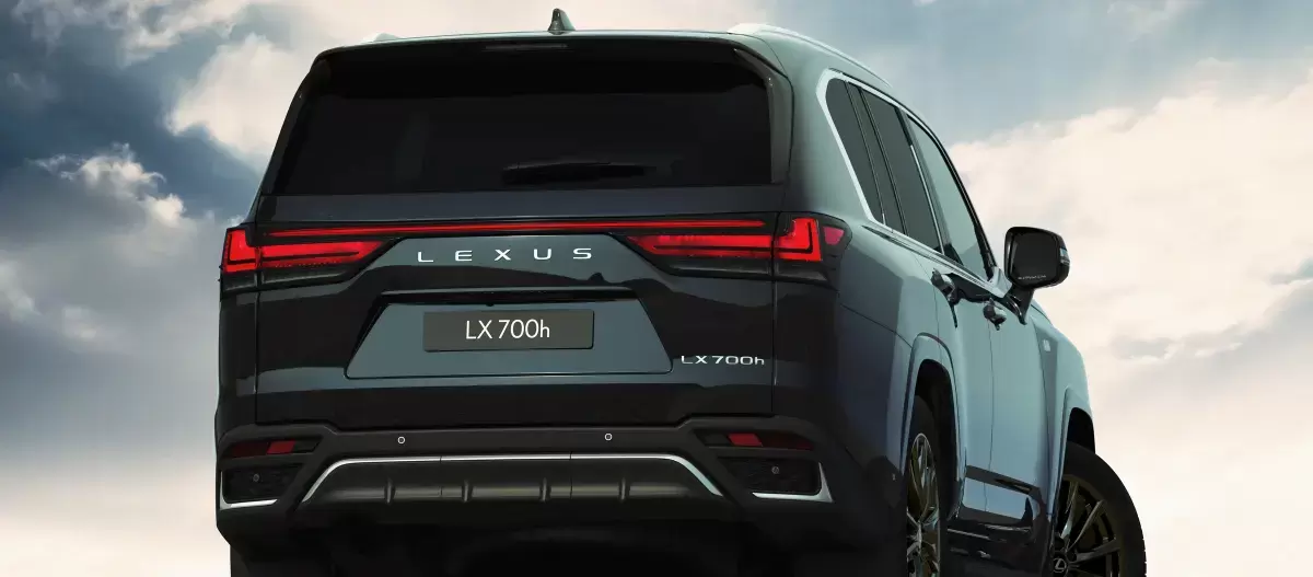 lexus debutes lx 700h in uae