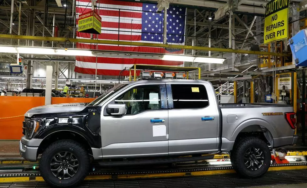 <table> <tbody> <tr> <th>Vehicle Type</th> <th>Tariff Impact</th> </tr> <tr> <td>Non-USMCA Cars (U.S. Imports)</td> <td>25% price increase</td> </tr> <tr> <td>USMCA-Compliant Cars</td> <td>Partial tariff (varies by parts origin)</td> </tr> </tbody> </table>
