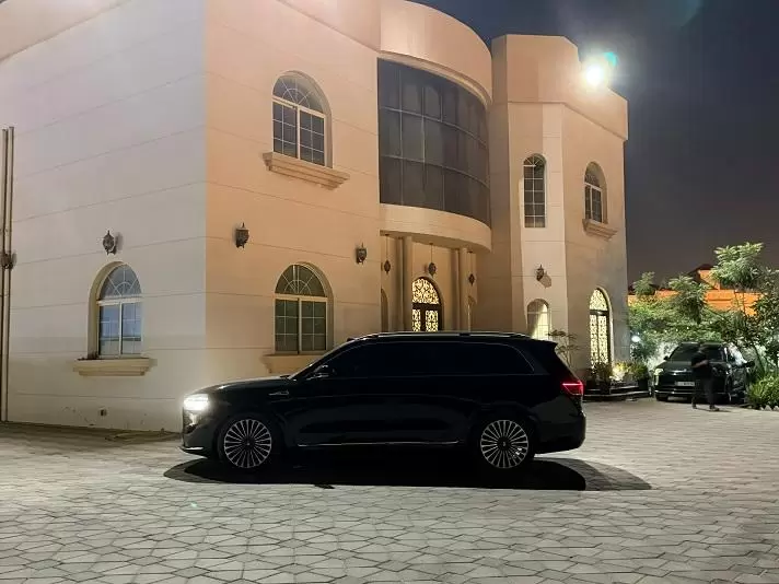 رؤية سيارة AITO 9 أثناء الاختبار في دبي