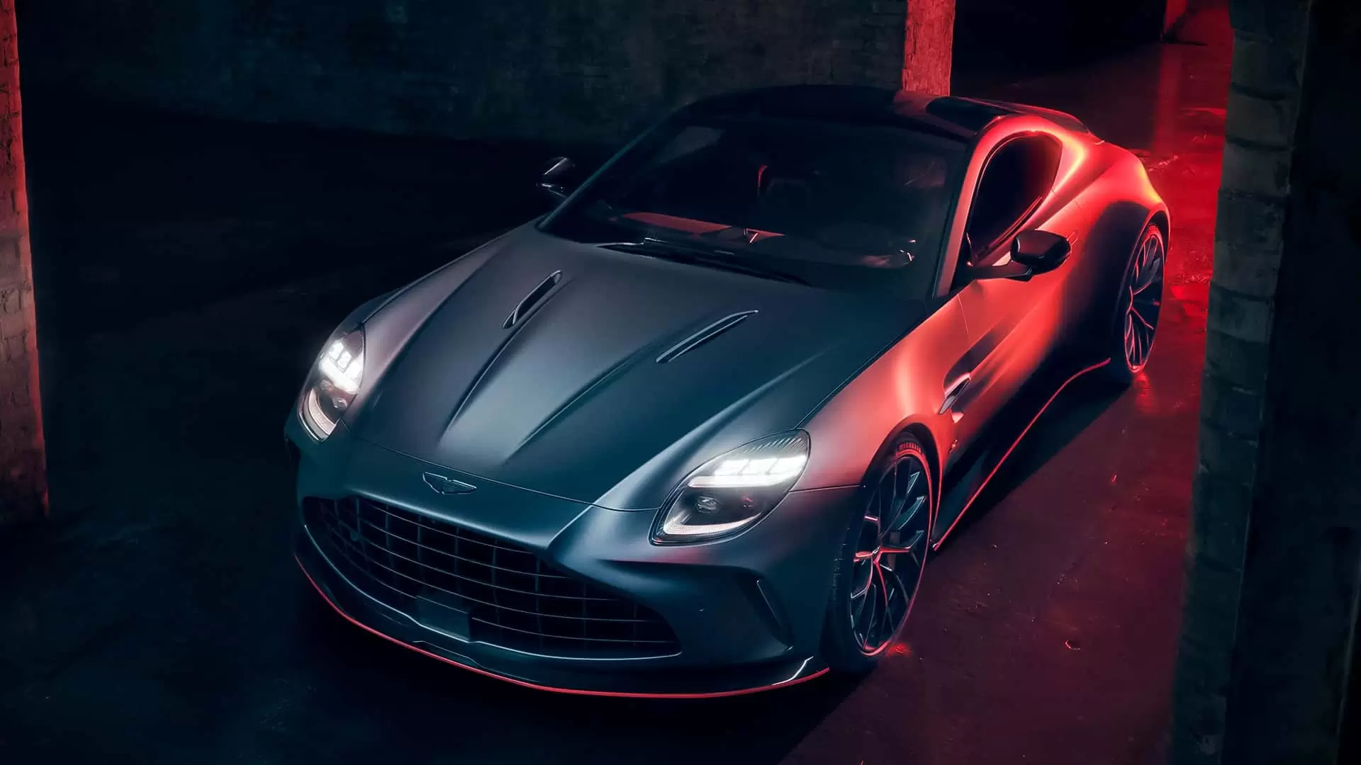 Aston Martin Vantage S: 671HP Supercar Debuts