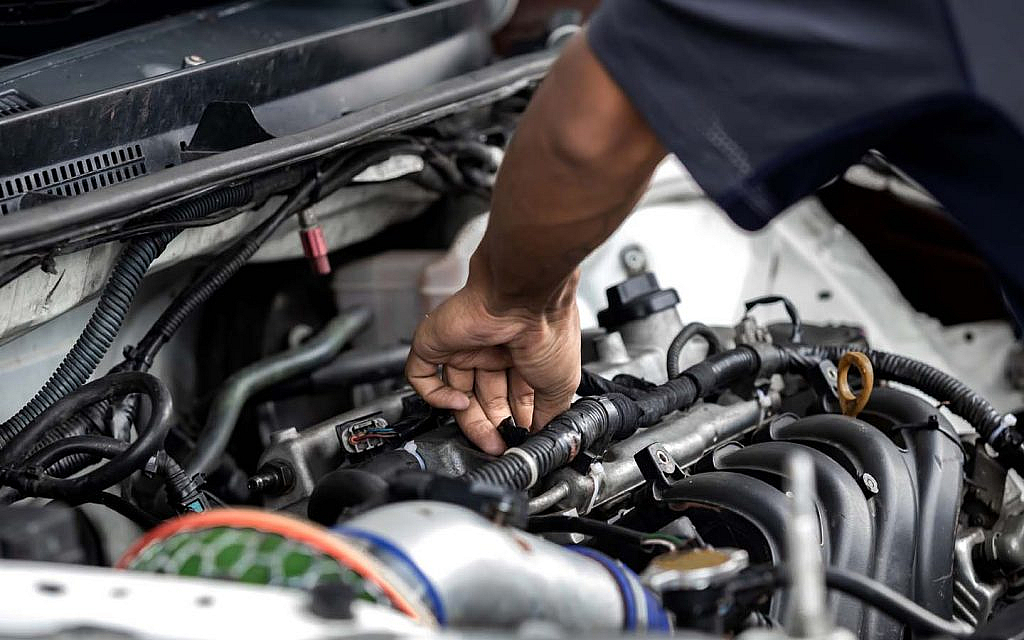 حل مشكلة نقص زيت المحرك: الأسباب، العلامات، والعلاج النهائي