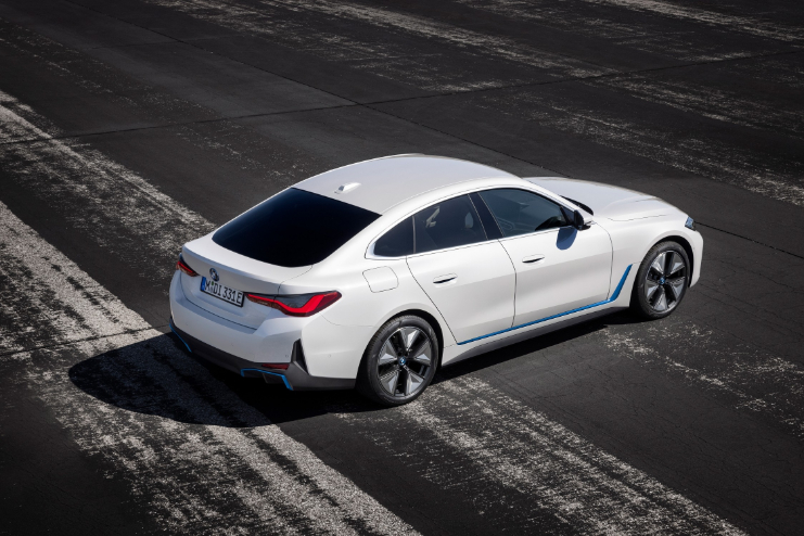 تحديثات BMW i4 2026