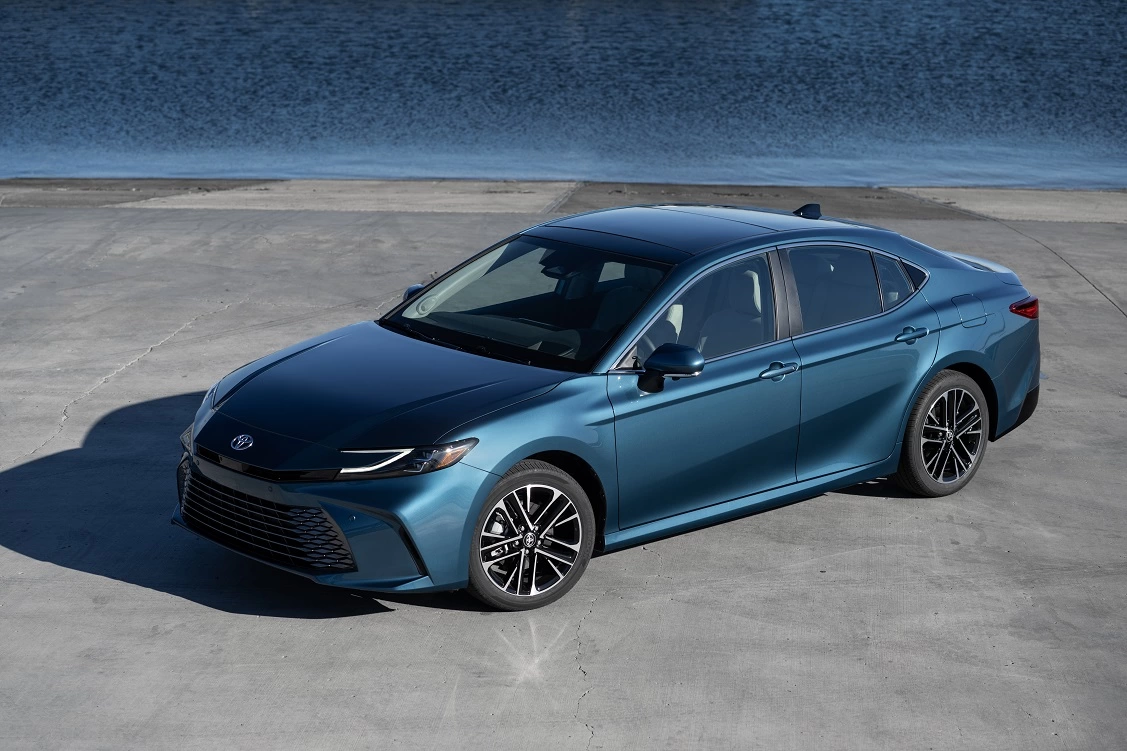 Toyota Camry Hybrid uae