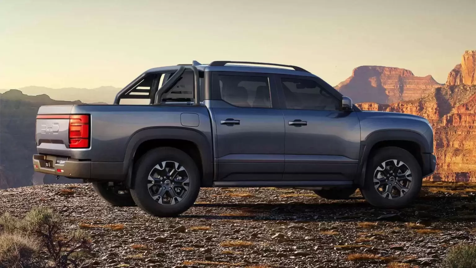 BYD Shark 6 vs Toyota Hilux in UAE